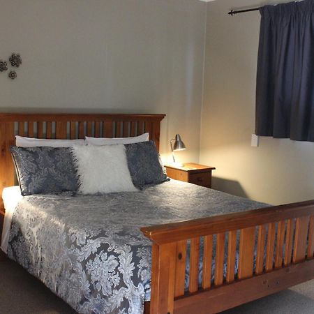 Blue Thistle Cottages Te Anau Exterior photo