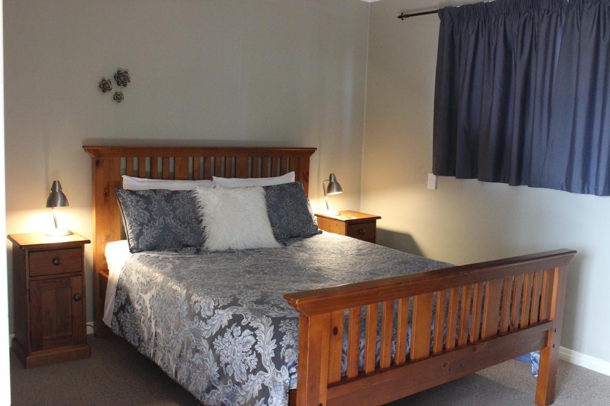 Blue Thistle Cottages Te Anau Exterior photo