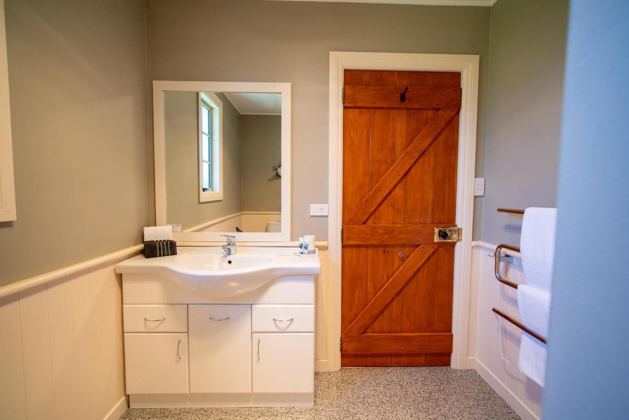 Blue Thistle Cottages Te Anau Room photo